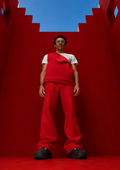 Red Room — 10 Prompts IA Streetwear Éditorial pour des Visuels Urbains qui Claquent